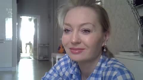 Snapshot of zarinaswift chatting on 04.27.26 Zarina Swift online show from 04.27.26