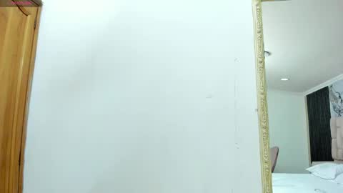 Snapshot of zarinawynne chatting on 05.01.26 Zarina Waynne online show from 05.01.26