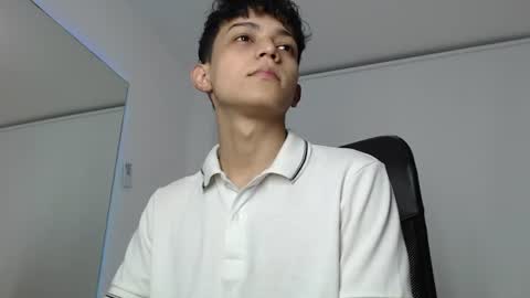 Snapshot of zaynvoss chatting on 06.19.26 zaynvoss online show from 06.19.26