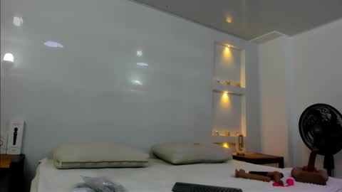 Zenda Evans online show from 10.02.25