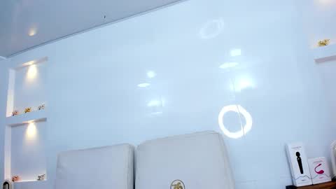 Zenda Evans online show from 01.10.26