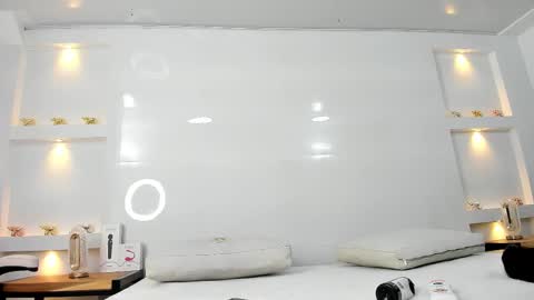 Zenda Evans online show from 02.05.26