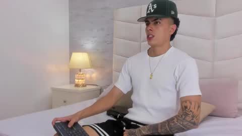 Snapshot of zeta_3 chatting on 10.09.25 Sebas online show from 10.09.25