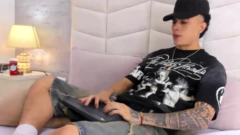 Snapshot of zeta_3 chatting on 10.12.25 Sebas online show from 10.12.25