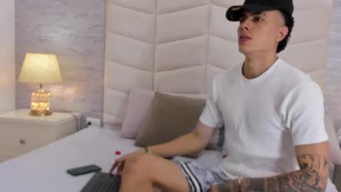 Snapshot of zeta_3 chatting on 10.18.25 Sebas online show from 10.18.25