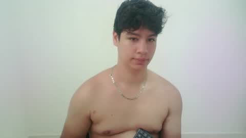 Snapshot of zeus_183 chatting on 07.16.26 zeus_183 online show from 07.16.26