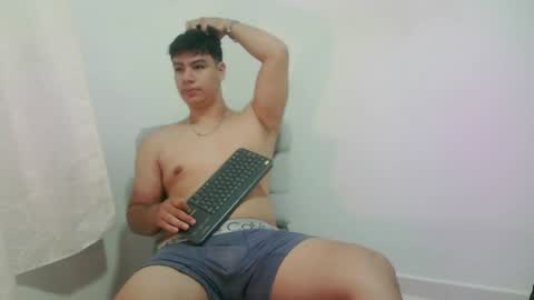 Snapshot of zeus_183 chatting on 07.28.26 zeus_183 online show from 07.28.26