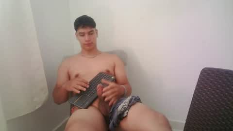 Snapshot of zeus_183 chatting on 07.28.26 zeus_183 online show from 07.28.26
