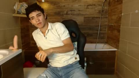 Snapshot of zeus_pire chatting on 06.06.26 Z E U S online show from 06.06.26