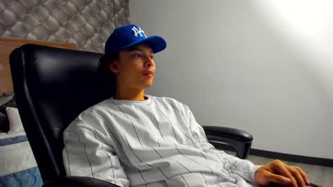 Snapshot of zeusjeff chatting on 12.30.24 zeus online show from 12.30.24