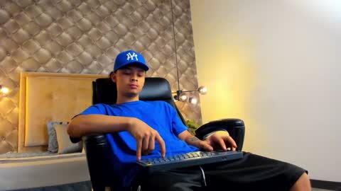 Snapshot of zeusjeff chatting on 01.02.25 zeus online show from 01.02.25