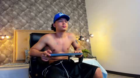 Snapshot of zeusjeff chatting on 01.03.25 zeus online show from 01.03.25