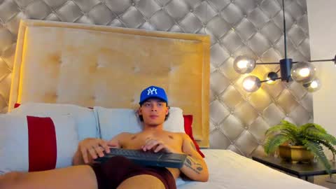 Snapshot of zeusjeff chatting on 01.10.25 zeus online show from 01.10.25