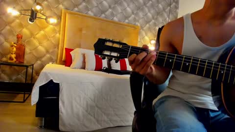 Snapshot of zeusjeff chatting on 01.11.25 zeus online show from 01.11.25