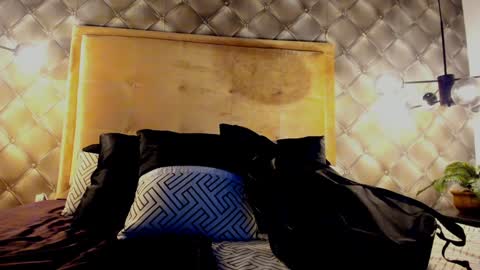 Snapshot of zeusjeff chatting on 01.19.25 zeus online show from 01.19.25