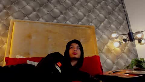 Snapshot of zeusjeff chatting on 01.28.25 zeus online show from 01.28.25