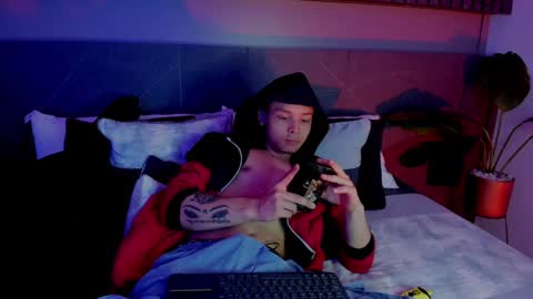 Snapshot of zeusjeff chatting on 02.01.25 zeus online show from 02.01.25