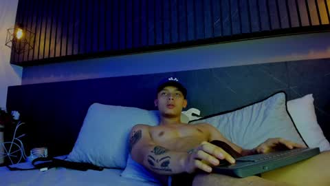 Snapshot of zeusjeff chatting on 02.06.25 zeus online show from 02.06.25