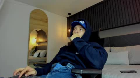 Snapshot of zeusjeff chatting on 02.11.25 zeus online show from 02.11.25