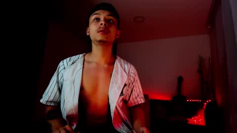 Snapshot of zeusjeff chatting on 03.08.25 zeus online show from 03.08.25