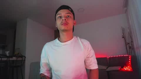 Snapshot of zeusjeff chatting on 03.08.25 zeus online show from 03.08.25