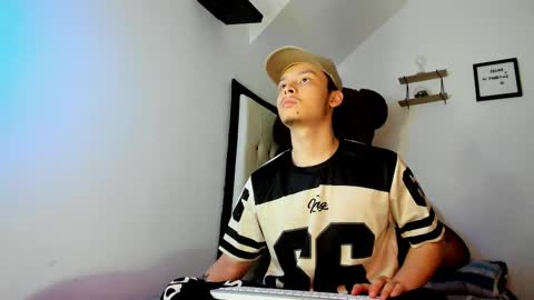 Snapshot of zeusjeff chatting on 10.23.25 zeus online show from 10.23.25