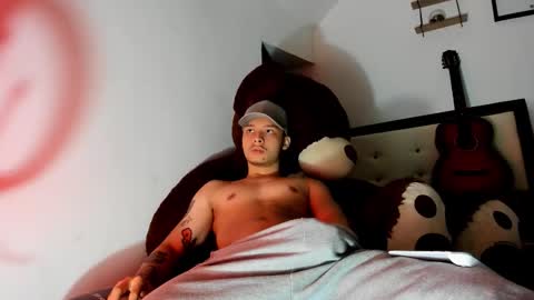 Snapshot of zeusjeff chatting on 12.03.25 zeus online show from 12.03.25