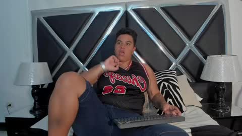 Snapshot of zeussmithh chatting on 04.10.26 zeussmithh online show from 04.10.26