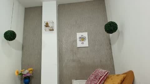 ZHAMIRA  ANDRES online show from 01.24.25