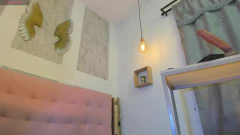 ZHAMIRA  ANDRES online show from 10.18.25