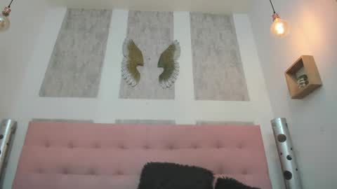 Snapshot of zhamira_21 chatting on 04.19.26 ZHAMIRA ANDRES online show from 04.19.26