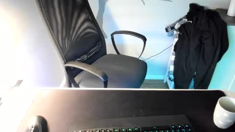 Snapshot of ziemlichflutschig chatting on 02.16.25 ziemlichflutschig online show from 02.16.25