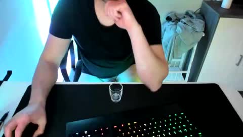 Snapshot of ziemlichflutschig chatting on 03.05.25 ziemlichflutschig online show from 03.05.25