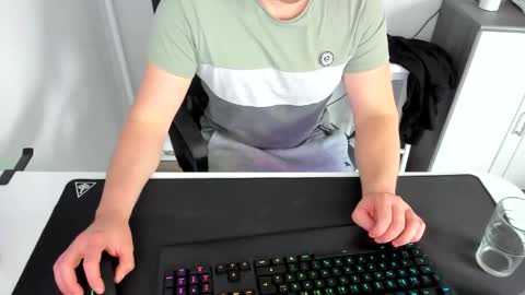 Snapshot of ziemlichflutschig chatting on 03.12.25 ziemlichflutschig online show from 03.12.25