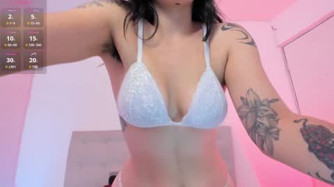 Snapshot of zoe6x chatting on 12.19.24 zoe online show from 12.19.24