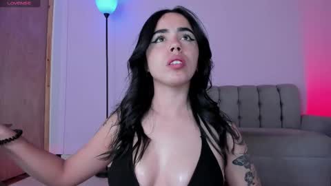 Snapshot of zoe6x chatting on 10.29.25 zoe online show from 10.29.25