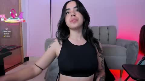 Snapshot of zoe6x chatting on 11.27.25 zoe online show from 11.27.25