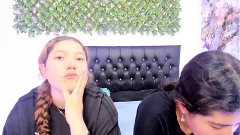 Snapshot of zoe_and_valeria chatting on 05.26.26 Zoe And Valeria online show from 05.26.26