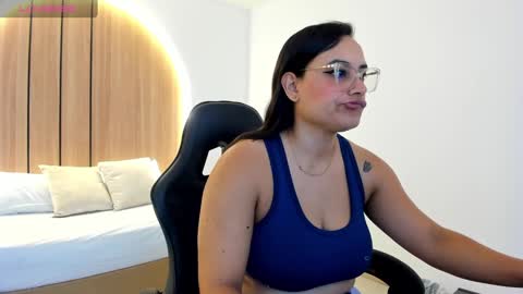 Snapshot of zoe_danae_ chatting on 09.29.25 Zoe online show from 09.29.25