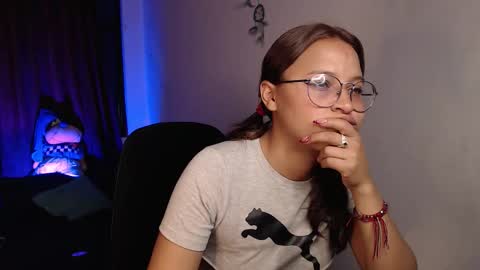 Snapshot of zoe_khall chatting on 02.11.26 ZOE online show from 02.11.26