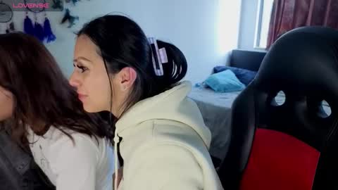 Snapshot of zoe_khall chatting on 03.29.26 ZOE online show from 03.29.26