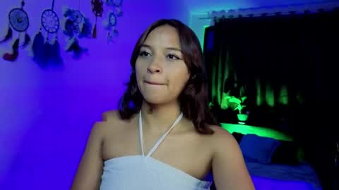 Snapshot of zoe_khall chatting on 04.05.26 ZOE online show from 04.05.26