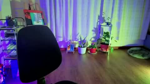 Snapshot of zoe_khall chatting on 04.16.26 ZOE online show from 04.16.26