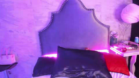 Snapshot of zoe_kravitx chatting on 12.20.24 CAMILA online show from 12.20.24