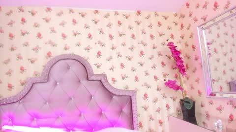 Snapshot of zoe_kravitx chatting on 12.24.24 CAMILA online show from 12.24.24