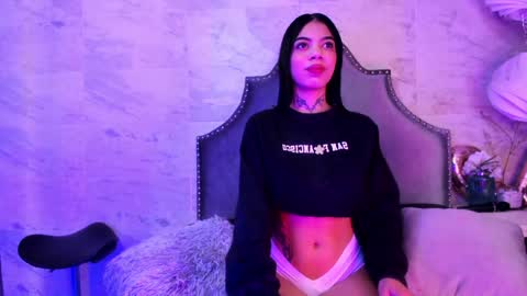 Snapshot of zoe_kravitx chatting on 01.11.25 CAMILA online show from 01.11.25