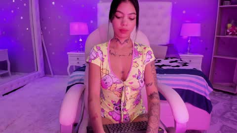 Snapshot of zoe_kravitx chatting on 01.27.25 CAMILA online show from 01.27.25