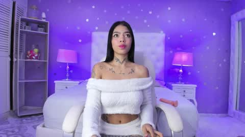 Snapshot of zoe_kravitx chatting on 02.10.25 CAMILA online show from 02.10.25