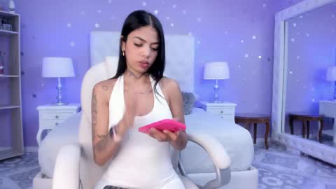 Snapshot of zoe_kravitx chatting on 03.01.25 CAMILA online show from 03.01.25