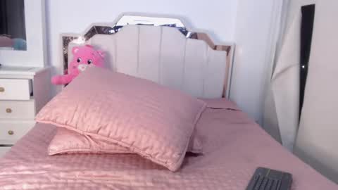 Snapshot of zoe_kravitx chatting on 09.25.25 CAMILA online show from 09.25.25